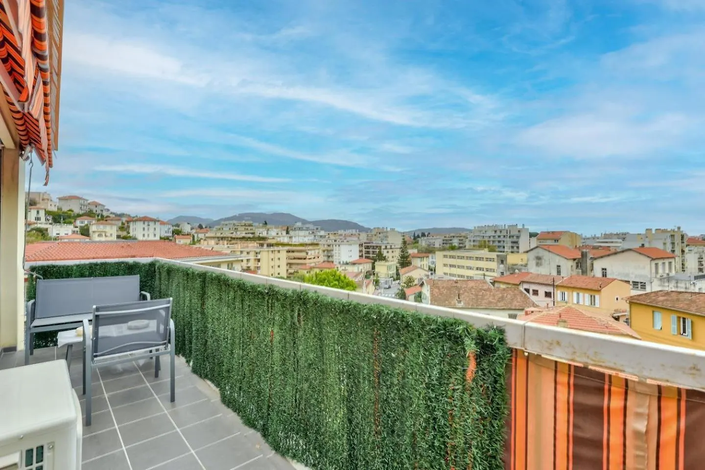 Amazing 1Br Flat With Balcony And City View In Haut De Nice Apartment